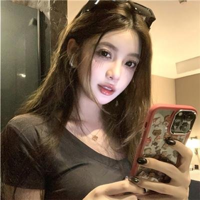 闪亮女孩海报