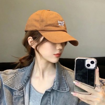 青年的椅子海报