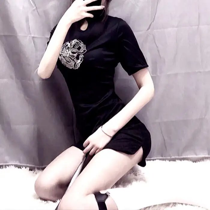逐玉海报